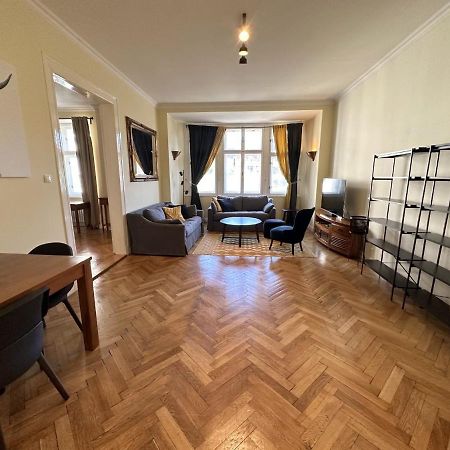 Gorkeho Apartment In City Centre Bratislava Eksteriør bilde