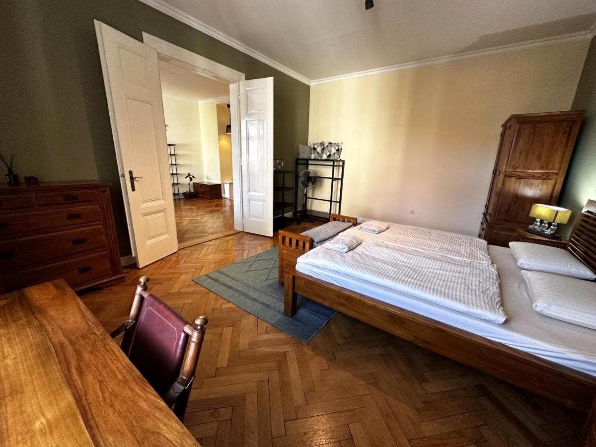 Gorkeho Apartment In City Centre Bratislava Eksteriør bilde