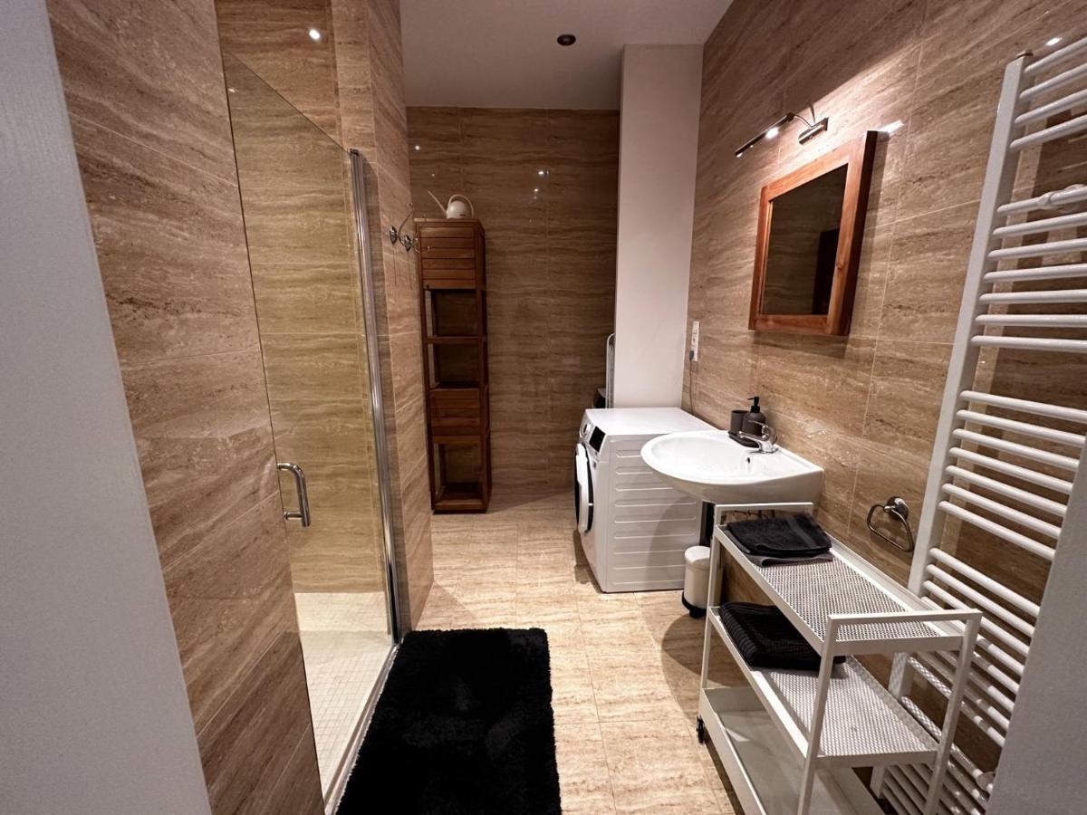 Gorkeho Apartment In City Centre Bratislava Eksteriør bilde