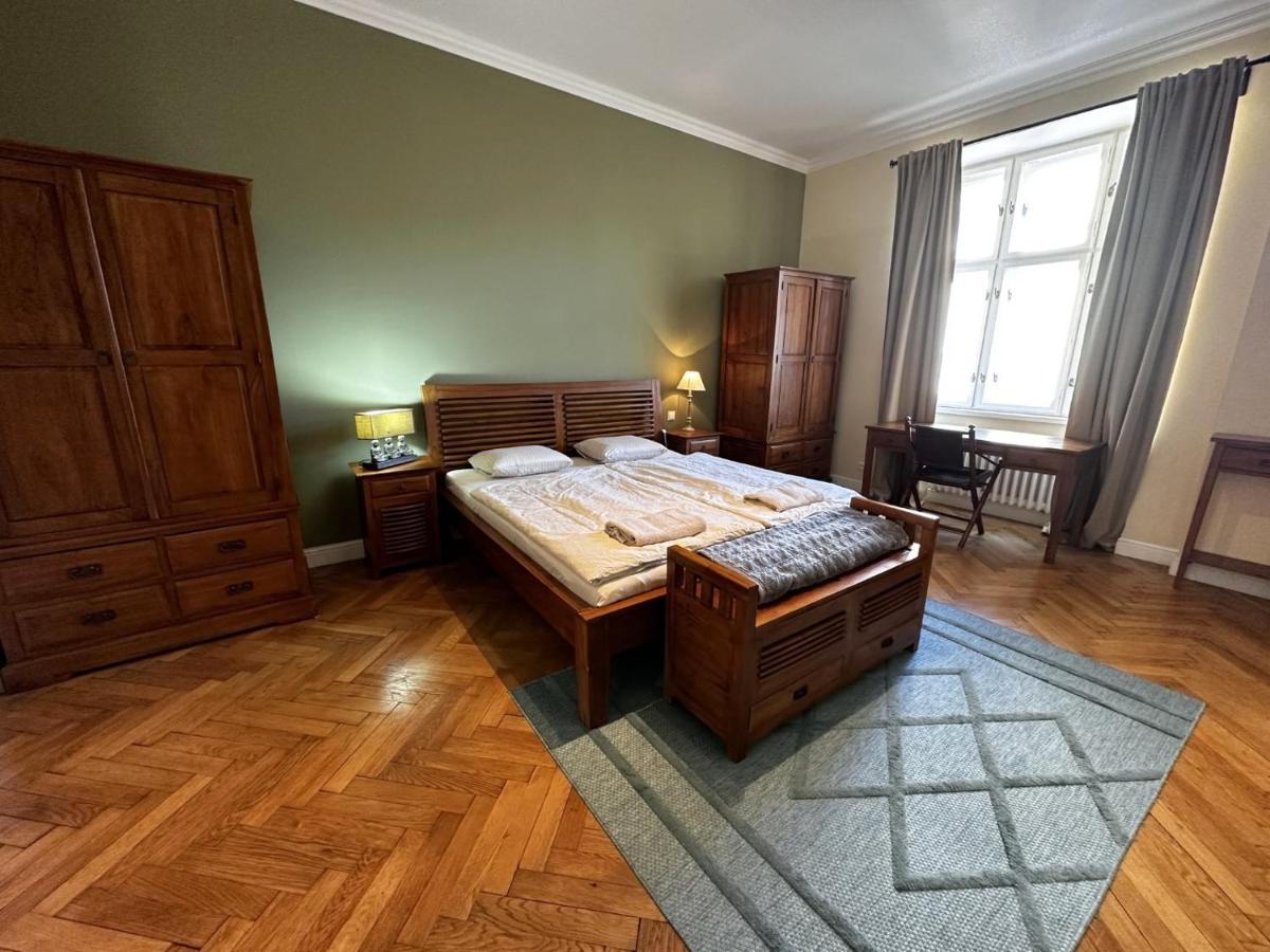 Gorkeho Apartment In City Centre Bratislava Eksteriør bilde