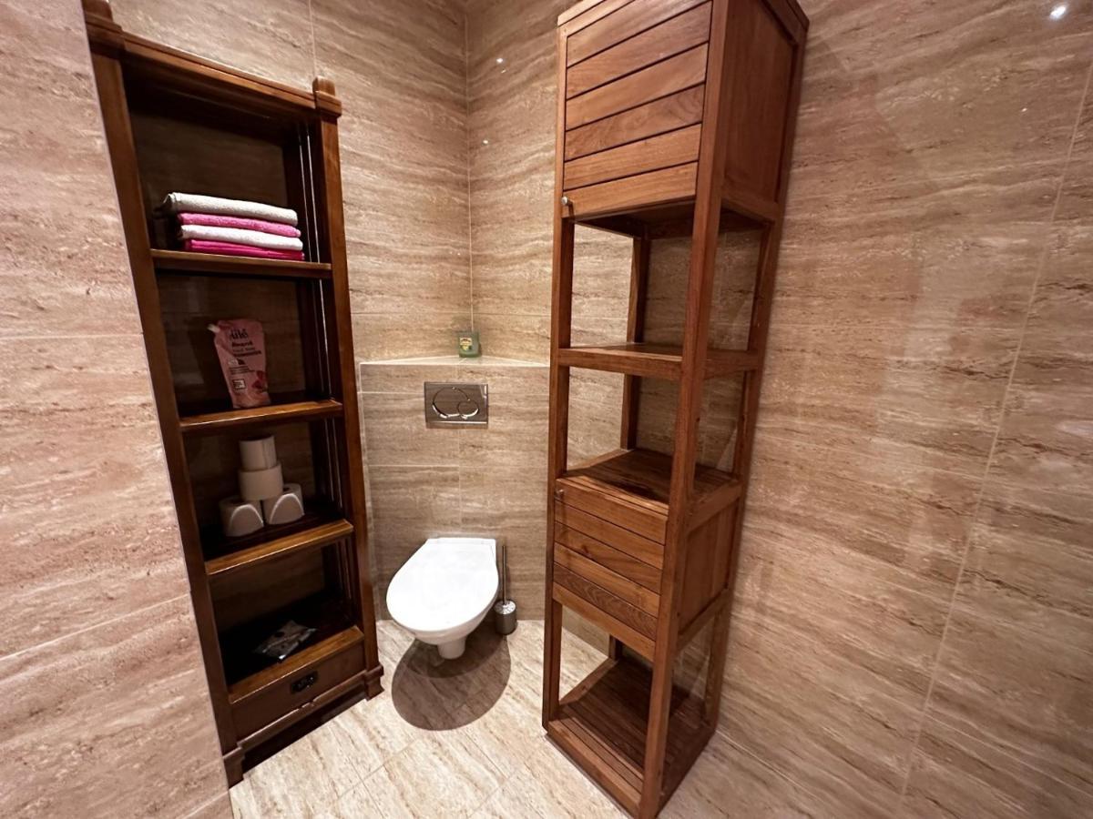 Gorkeho Apartment In City Centre Bratislava Eksteriør bilde