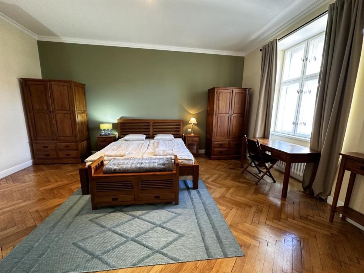 Gorkeho Apartment In City Centre Bratislava Eksteriør bilde